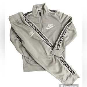 Boys Nike track suit size 7